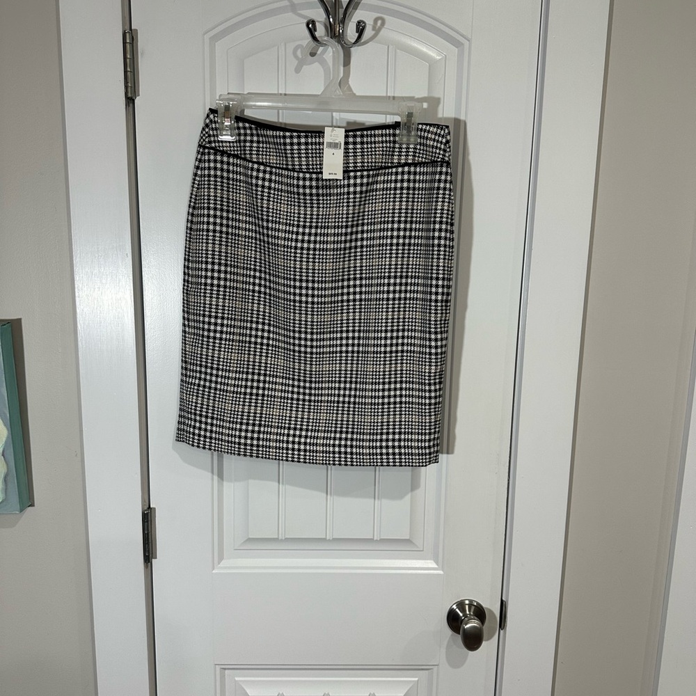 NWT Houndstooth Pencil Skirt, Size 4